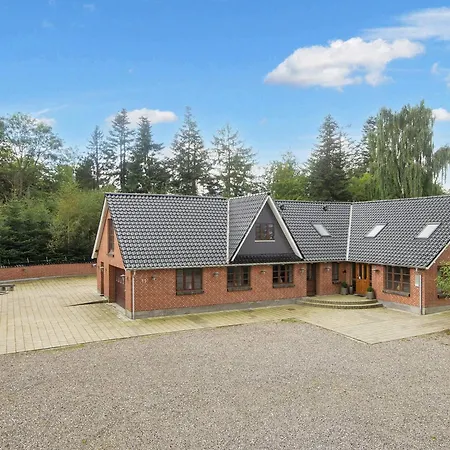 26 Person In Nimtofte-by Traum * Nimtofte